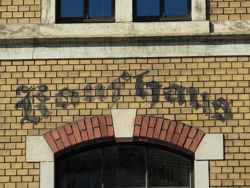 Dresden-Klotzsche, Königsbrücker Landstr. 83, 2.10.11.JPG